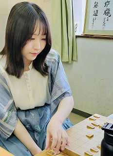 武富礼衣女流